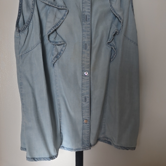 Light Blue Ruffled Sleeveless Top - Picture 4 of 5